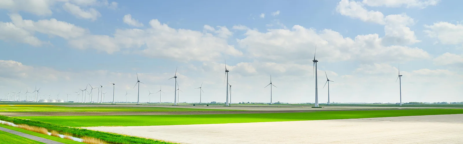 Veld met windmolens evenement innoveren onder hoogspanning dawn technology