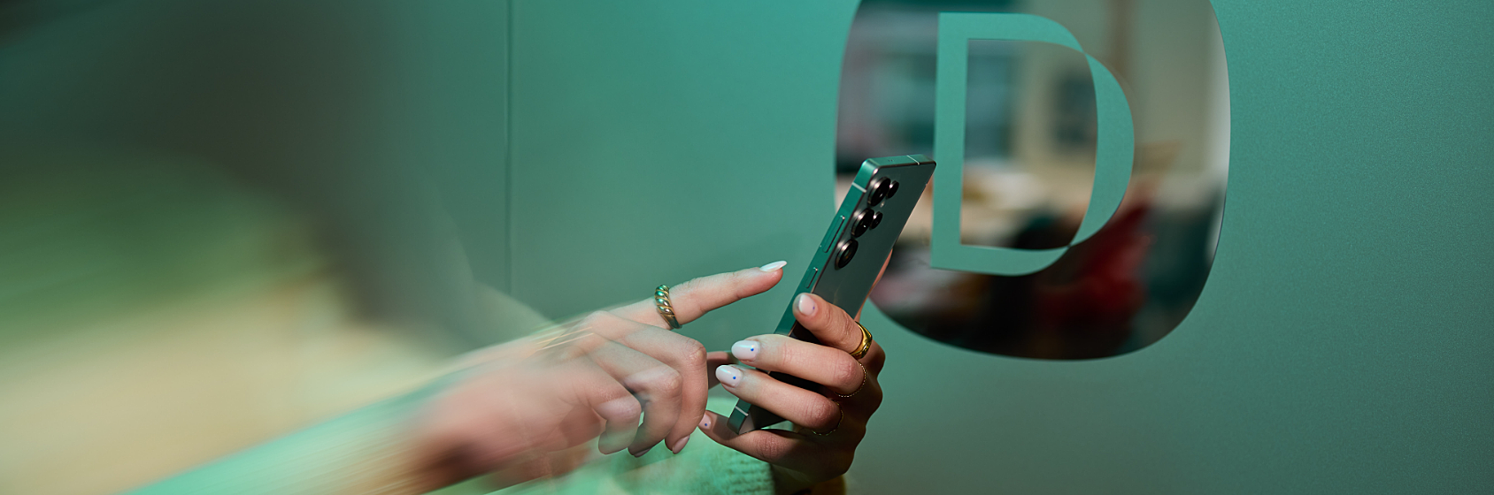 samsung device word bediend door hand sfeerbeeld dawn technology