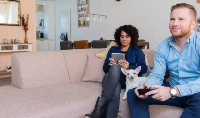 svn stel op de bank met hond