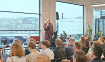 Publiek bij evenement Koos Agency